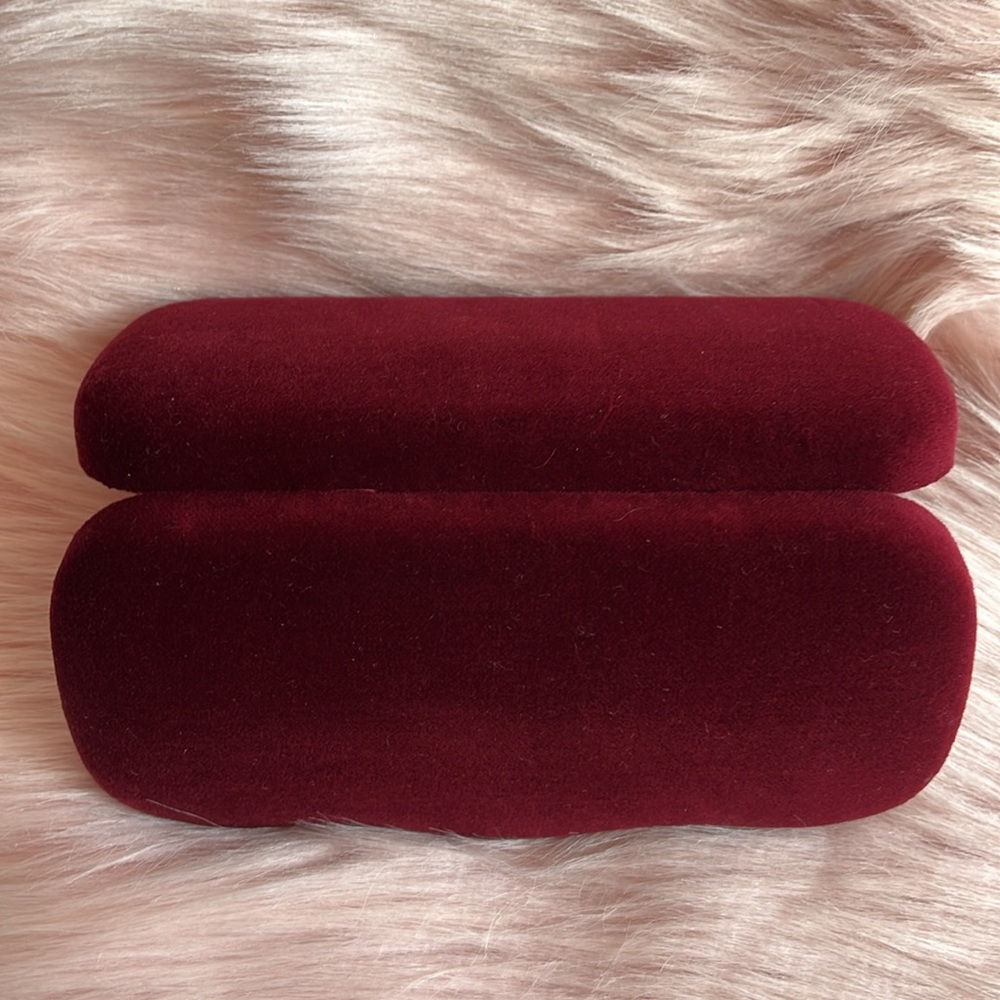 Gucci Hardcover Glasses Clamshell Case Red Velvet with Gucci Cleaning Cloth NWOT - Picture 5 of 8